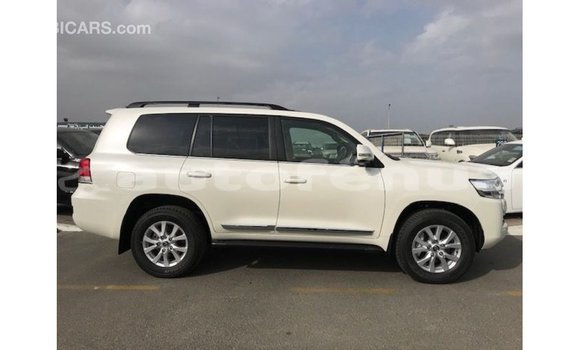 Buy Import Toyota Land Cruiser White Car in Import - Dubai in Marquesas Buy Import Toyota Land Cruiser White Car in Import - Dubai in Marquesas