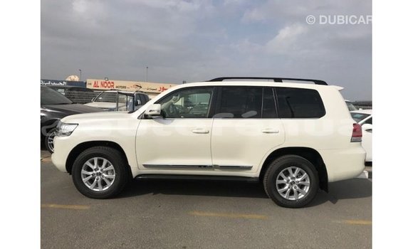 Buy Import Toyota Land Cruiser White Car in Import - Dubai in Marquesas Buy Import Toyota Land Cruiser White Car in Import - Dubai in Marquesas