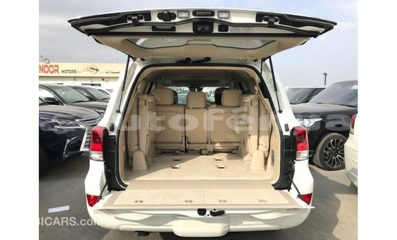 Buy Import Toyota Land Cruiser White Car in Import - Dubai in Marquesas Buy Import Toyota Land Cruiser White Car in Import - Dubai in Marquesas