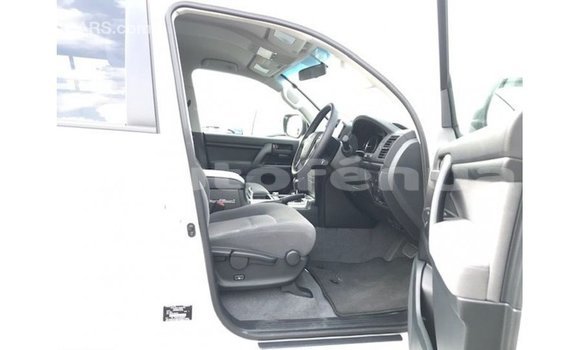 Buy Import Toyota Land Cruiser White Car in Import - Dubai in Marquesas Buy Import Toyota Land Cruiser White Car in Import - Dubai in Marquesas