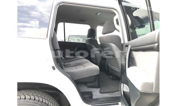 Buy Import Toyota Land Cruiser White Car in Import - Dubai in Marquesas Buy Import Toyota Land Cruiser White Car in Import - Dubai in Marquesas