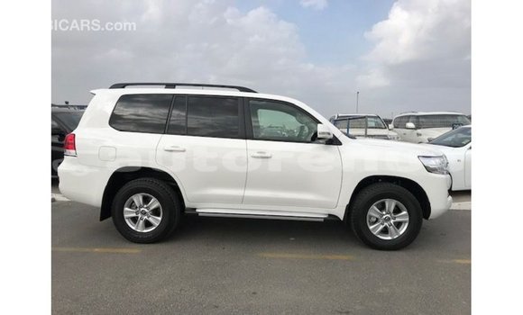 Buy Import Toyota Land Cruiser White Car in Import - Dubai in Marquesas Buy Import Toyota Land Cruiser White Car in Import - Dubai in Marquesas