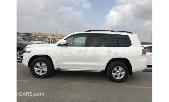 Buy Import Toyota Land Cruiser White Car in Import - Dubai in Marquesas Buy Import Toyota Land Cruiser White Car in Import - Dubai in Marquesas