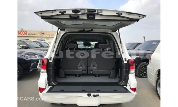 Buy Import Toyota Land Cruiser White Car in Import - Dubai in Marquesas Buy Import Toyota Land Cruiser White Car in Import - Dubai in Marquesas