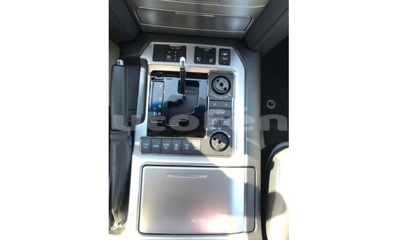 Acheter Import Voiture Toyota Land Cruiser Blanc à Import - Dubai, Marquesas Acheter Import Voiture Toyota Land Cruiser Blanc à Import - Dubai, Marquesas