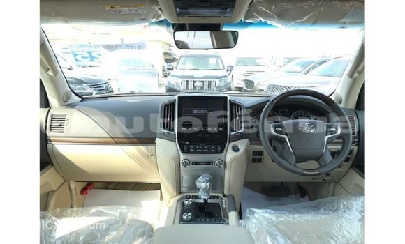 Buy Import Toyota Land Cruiser White Car in Import - Dubai in Marquesas Buy Import Toyota Land Cruiser White Car in Import - Dubai in Marquesas