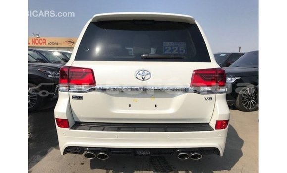 Buy Import Toyota Land Cruiser White Car in Import - Dubai in Marquesas Buy Import Toyota Land Cruiser White Car in Import - Dubai in Marquesas