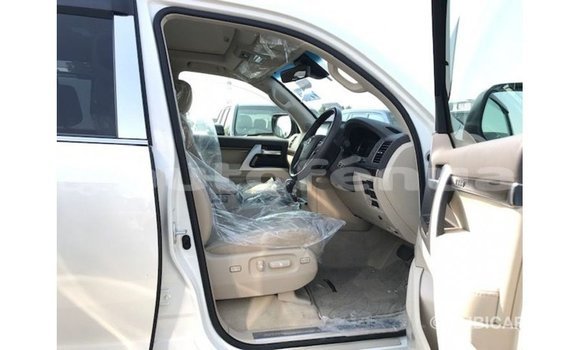 Buy Import Toyota Land Cruiser White Car in Import - Dubai in Marquesas Buy Import Toyota Land Cruiser White Car in Import - Dubai in Marquesas