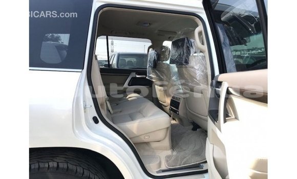 Buy Import Toyota Land Cruiser White Car in Import - Dubai in Marquesas Buy Import Toyota Land Cruiser White Car in Import - Dubai in Marquesas