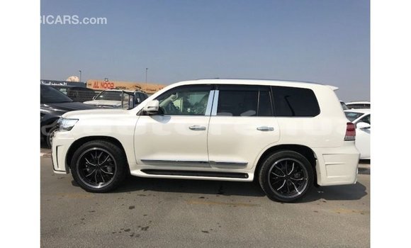 Buy Import Toyota Land Cruiser White Car in Import - Dubai in Marquesas Buy Import Toyota Land Cruiser White Car in Import - Dubai in Marquesas