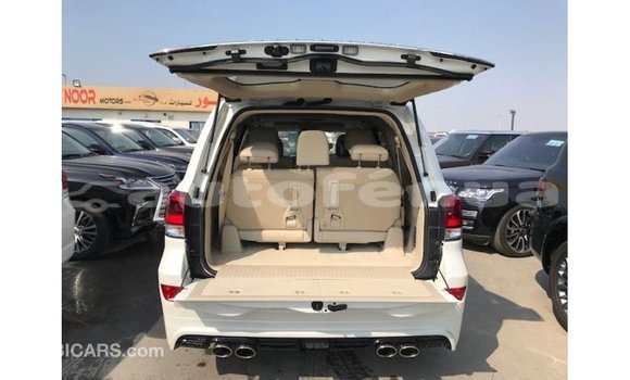 Buy Import Toyota Land Cruiser White Car in Import - Dubai in Marquesas Buy Import Toyota Land Cruiser White Car in Import - Dubai in Marquesas