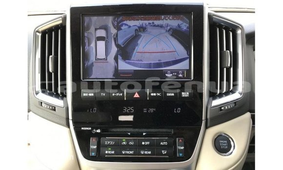 Buy Import Toyota Land Cruiser White Car in Import - Dubai in Marquesas Buy Import Toyota Land Cruiser White Car in Import - Dubai in Marquesas