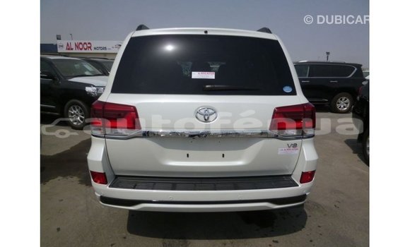 Buy Import Toyota Land Cruiser White Car in Import - Dubai in Marquesas Buy Import Toyota Land Cruiser White Car in Import - Dubai in Marquesas