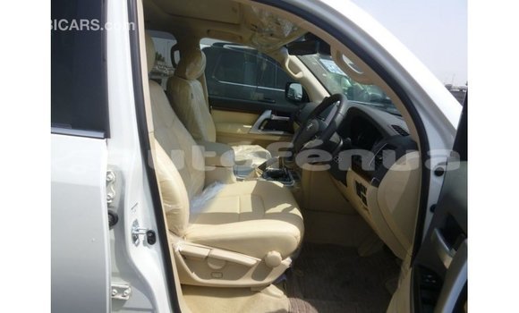 Buy Import Toyota Land Cruiser White Car in Import - Dubai in Marquesas Buy Import Toyota Land Cruiser White Car in Import - Dubai in Marquesas