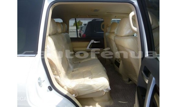 Buy Import Toyota Land Cruiser White Car in Import - Dubai in Marquesas Buy Import Toyota Land Cruiser White Car in Import - Dubai in Marquesas