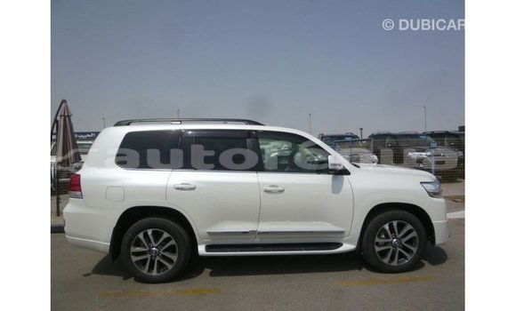 Buy Import Toyota Land Cruiser White Car in Import - Dubai in Marquesas Buy Import Toyota Land Cruiser White Car in Import - Dubai in Marquesas