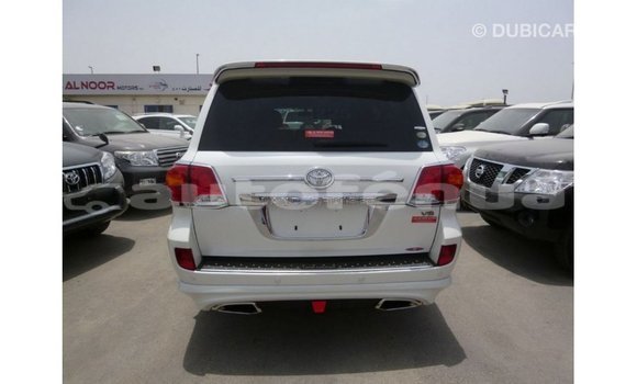 Acheter Import Voiture Toyota Land Cruiser Blanc à Import - Dubai, Marquesas Acheter Import Voiture Toyota Land Cruiser Blanc à Import - Dubai, Marquesas
