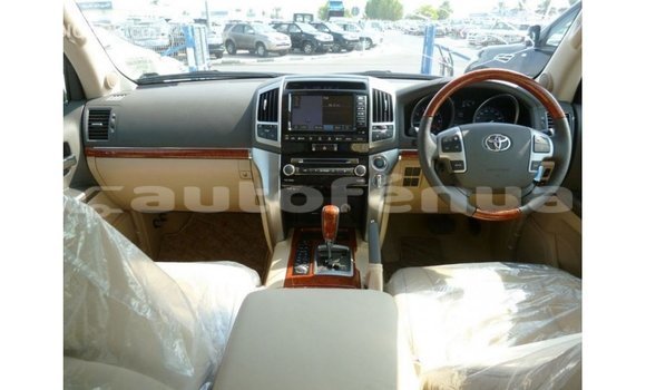 Buy Import Toyota Land Cruiser White Car in Import - Dubai in Marquesas Buy Import Toyota Land Cruiser White Car in Import - Dubai in Marquesas
