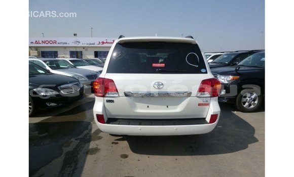 Buy Import Toyota Land Cruiser White Car in Import - Dubai in Marquesas Buy Import Toyota Land Cruiser White Car in Import - Dubai in Marquesas