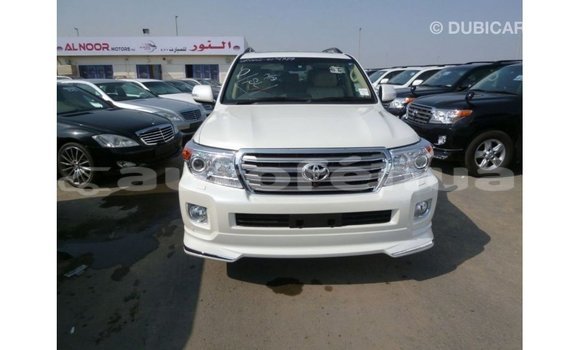 Buy Import Toyota Land Cruiser White Car in Import - Dubai in Marquesas Buy Import Toyota Land Cruiser White Car in Import - Dubai in Marquesas