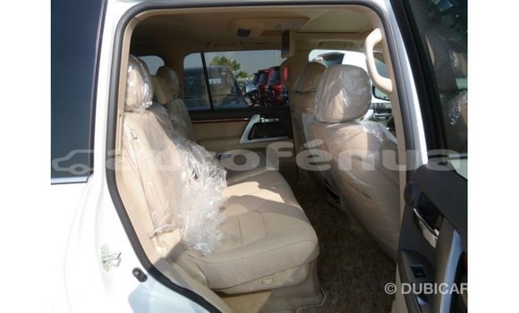 Buy Import Toyota Land Cruiser White Car in Import - Dubai in Marquesas Buy Import Toyota Land Cruiser White Car in Import - Dubai in Marquesas