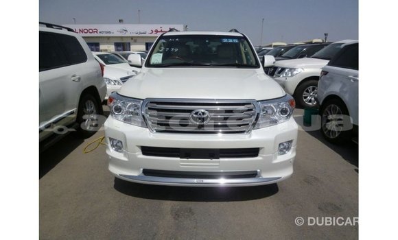 Acheter Import Voiture Toyota Land Cruiser Blanc à Import - Dubai, Marquesas Acheter Import Voiture Toyota Land Cruiser Blanc à Import - Dubai, Marquesas