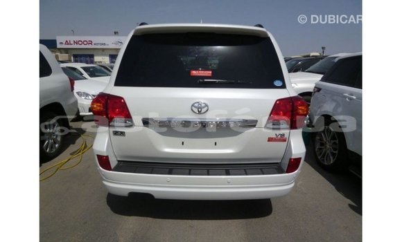 Acheter Import Voiture Toyota Land Cruiser Blanc à Import - Dubai, Marquesas Acheter Import Voiture Toyota Land Cruiser Blanc à Import - Dubai, Marquesas