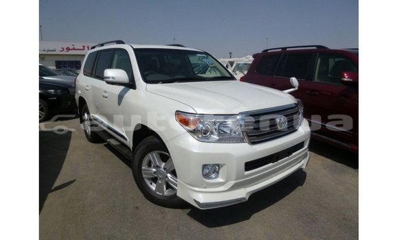 Buy Import Toyota Land Cruiser White Car in Import - Dubai in Marquesas Buy Import Toyota Land Cruiser White Car in Import - Dubai in Marquesas