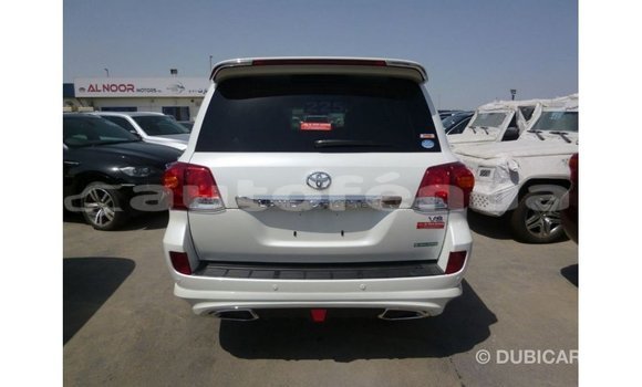 Buy Import Toyota Land Cruiser White Car in Import - Dubai in Marquesas Buy Import Toyota Land Cruiser White Car in Import - Dubai in Marquesas