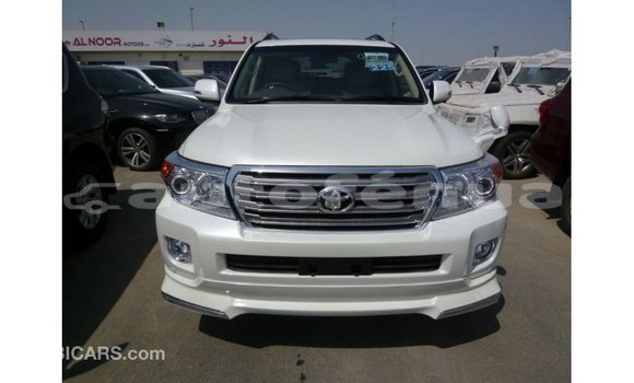 Buy Import Toyota Land Cruiser White Car in Import - Dubai in Marquesas Buy Import Toyota Land Cruiser White Car in Import - Dubai in Marquesas