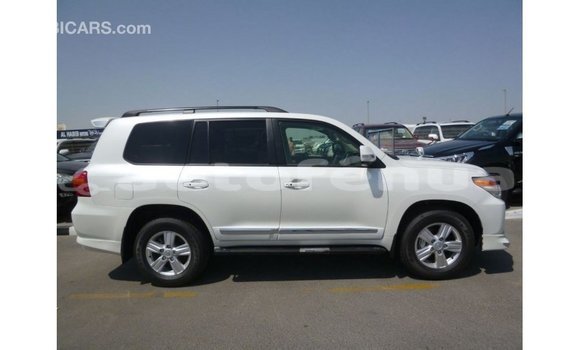 Buy Import Toyota Land Cruiser White Car in Import - Dubai in Marquesas Buy Import Toyota Land Cruiser White Car in Import - Dubai in Marquesas