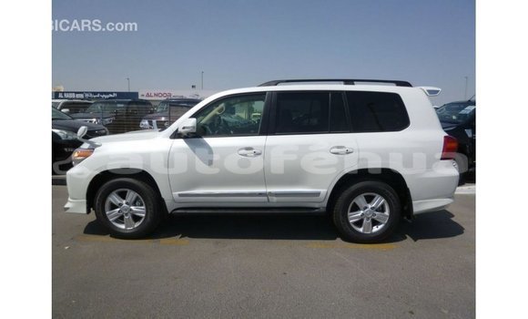 Buy Import Toyota Land Cruiser White Car in Import - Dubai in Marquesas Buy Import Toyota Land Cruiser White Car in Import - Dubai in Marquesas