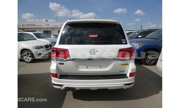 Buy Import Toyota Land Cruiser White Car in Import - Dubai in Marquesas Buy Import Toyota Land Cruiser White Car in Import - Dubai in Marquesas