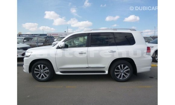 Buy Import Toyota Land Cruiser White Car in Import - Dubai in Marquesas Buy Import Toyota Land Cruiser White Car in Import - Dubai in Marquesas