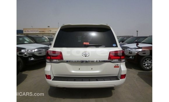 Acheter Import Voiture Toyota Land Cruiser Blanc à Import - Dubai, Marquesas Acheter Import Voiture Toyota Land Cruiser Blanc à Import - Dubai, Marquesas
