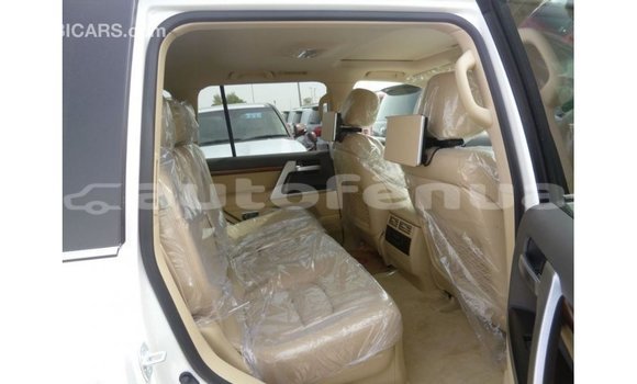 Acheter Import Voiture Toyota Land Cruiser Blanc à Import - Dubai, Marquesas Acheter Import Voiture Toyota Land Cruiser Blanc à Import - Dubai, Marquesas