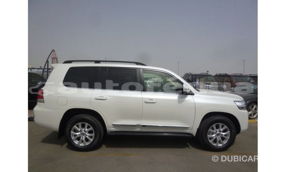 Acheter Import Voiture Toyota Land Cruiser Blanc à Import - Dubai, Marquesas Acheter Import Voiture Toyota Land Cruiser Blanc à Import - Dubai, Marquesas
