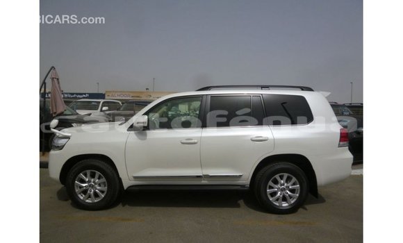 Acheter Import Voiture Toyota Land Cruiser Blanc à Import - Dubai, Marquesas Acheter Import Voiture Toyota Land Cruiser Blanc à Import - Dubai, Marquesas