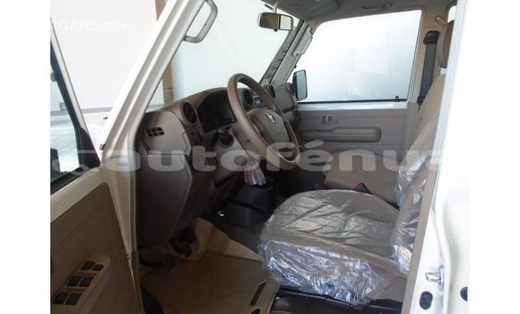 Acheter Import Voiture Toyota Land Cruiser Blanc à Import - Dubai, Marquesas Acheter Import Voiture Toyota Land Cruiser Blanc à Import - Dubai, Marquesas