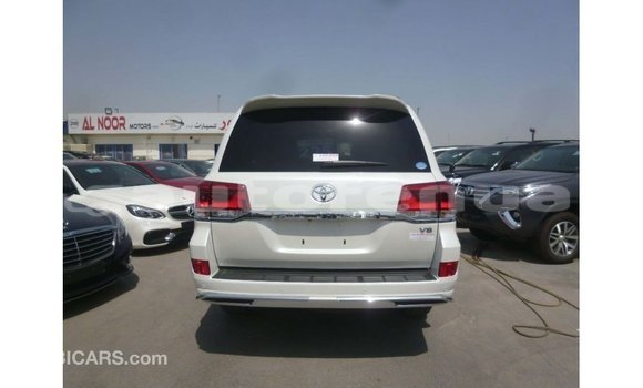 Buy Import Toyota Land Cruiser White Car in Import - Dubai in Marquesas Buy Import Toyota Land Cruiser White Car in Import - Dubai in Marquesas