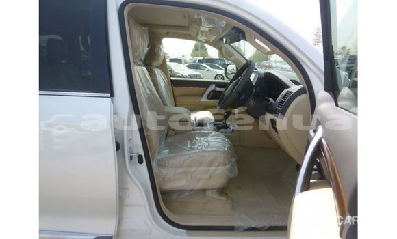 Buy Import Toyota Land Cruiser White Car in Import - Dubai in Marquesas Buy Import Toyota Land Cruiser White Car in Import - Dubai in Marquesas