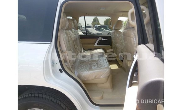 Buy Import Toyota Land Cruiser White Car in Import - Dubai in Marquesas Buy Import Toyota Land Cruiser White Car in Import - Dubai in Marquesas