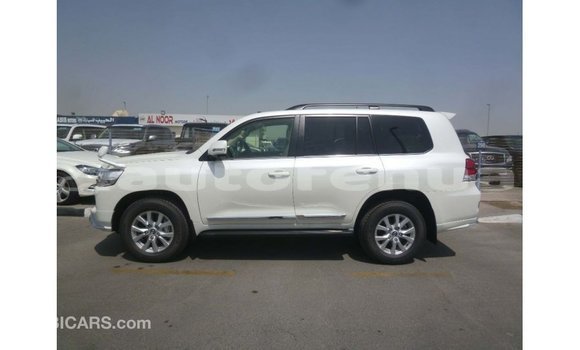 Buy Import Toyota Land Cruiser White Car in Import - Dubai in Marquesas Buy Import Toyota Land Cruiser White Car in Import - Dubai in Marquesas