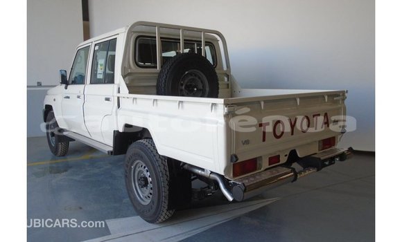 Acheter Import Voiture Toyota Land Cruiser Blanc à Import - Dubai, Marquesas Acheter Import Voiture Toyota Land Cruiser Blanc à Import - Dubai, Marquesas