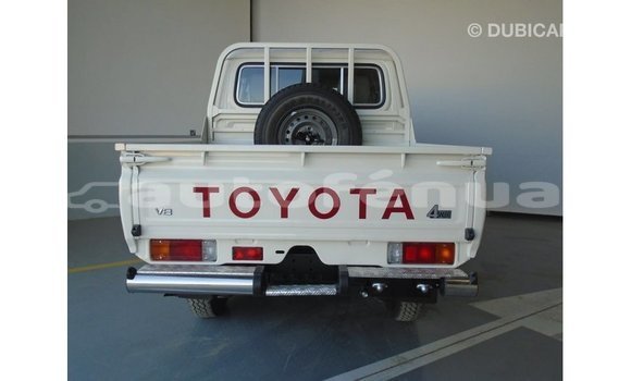 Acheter Import Voiture Toyota Land Cruiser Blanc à Import - Dubai, Marquesas Acheter Import Voiture Toyota Land Cruiser Blanc à Import - Dubai, Marquesas