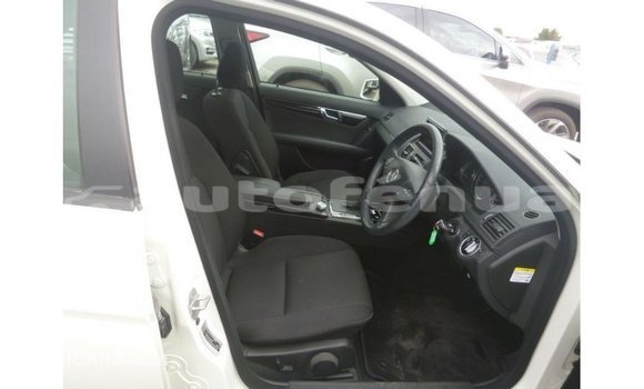 Acheter Import Voiture Mercedes-Benz 200 Blanc à Import - Dubai, Marquesas Acheter Import Voiture Mercedes-Benz 200 Blanc à Import - Dubai, Marquesas