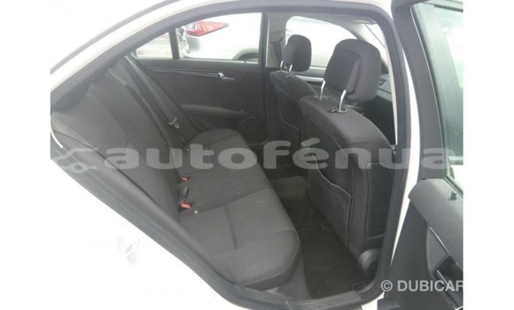 Acheter Import Voiture Mercedes-Benz 200 Blanc à Import - Dubai, Marquesas Acheter Import Voiture Mercedes-Benz 200 Blanc à Import - Dubai, Marquesas