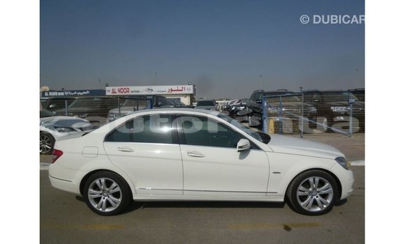 Acheter Import Voiture Mercedes-Benz 200 Blanc à Import - Dubai, Marquesas Acheter Import Voiture Mercedes-Benz 200 Blanc à Import - Dubai, Marquesas