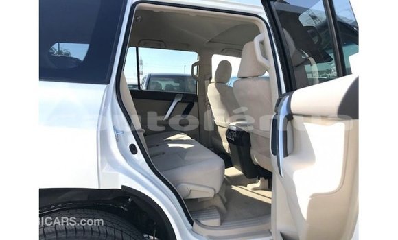 Acheter Import Voiture Toyota Prado Blanc à Import - Dubai, Marquesas Acheter Import Voiture Toyota Prado Blanc à Import - Dubai, Marquesas
