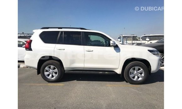 Acheter Import Voiture Toyota Prado Blanc à Import - Dubai, Marquesas Acheter Import Voiture Toyota Prado Blanc à Import - Dubai, Marquesas